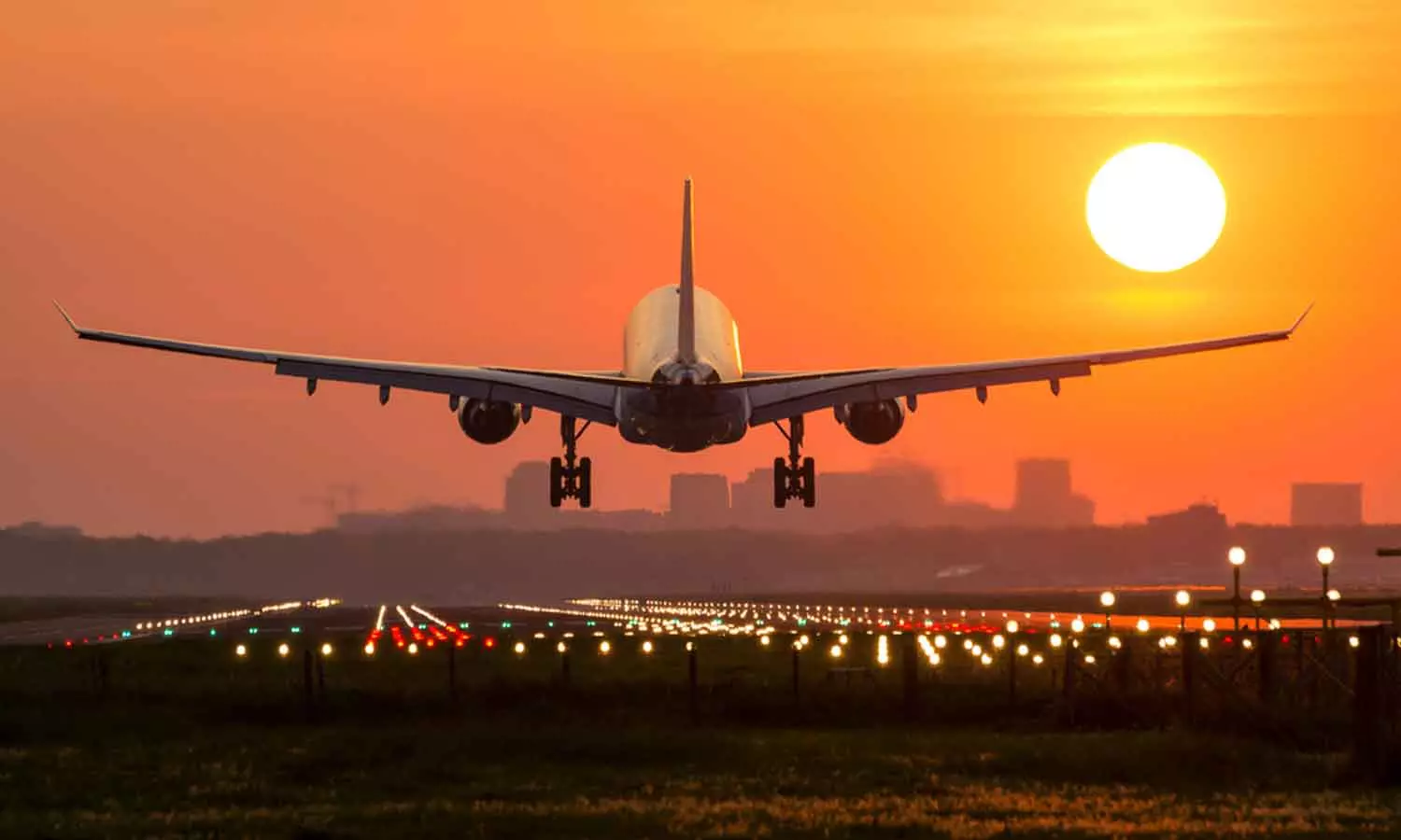 ക്രിസ്മസും പുതുവത്സരവും നാട്ടിൽ കൂടാമെന്ന് പ്രതീക്ഷിച്ച പ്രവാസികൾക്ക് തിരിച്ചടി; വിമാനടിക്കറ്റ് നിരക്ക് കൂട്ടി ക്രിസ്മസും പുതുവത്സരവും നാട്ടിൽ കൂടാമെന്ന് പ്രതീക്ഷിച്ച പ്രവാസികൾക്ക് തിരിച്ചടി; വിമാനടിക്കറ്റ് നിരക്ക് കൂട്ടി