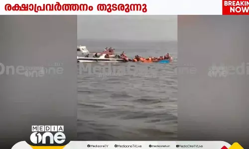 മുംബൈ ഗേറ്റ്‌വേ ഓഫ് ഇന്ത്യ തീരത്ത് യാത്രാ ബോട്ട് മുങ്ങി അപകടം; 11  മരണം, അപകടദൃശ്യം പുറത്ത്