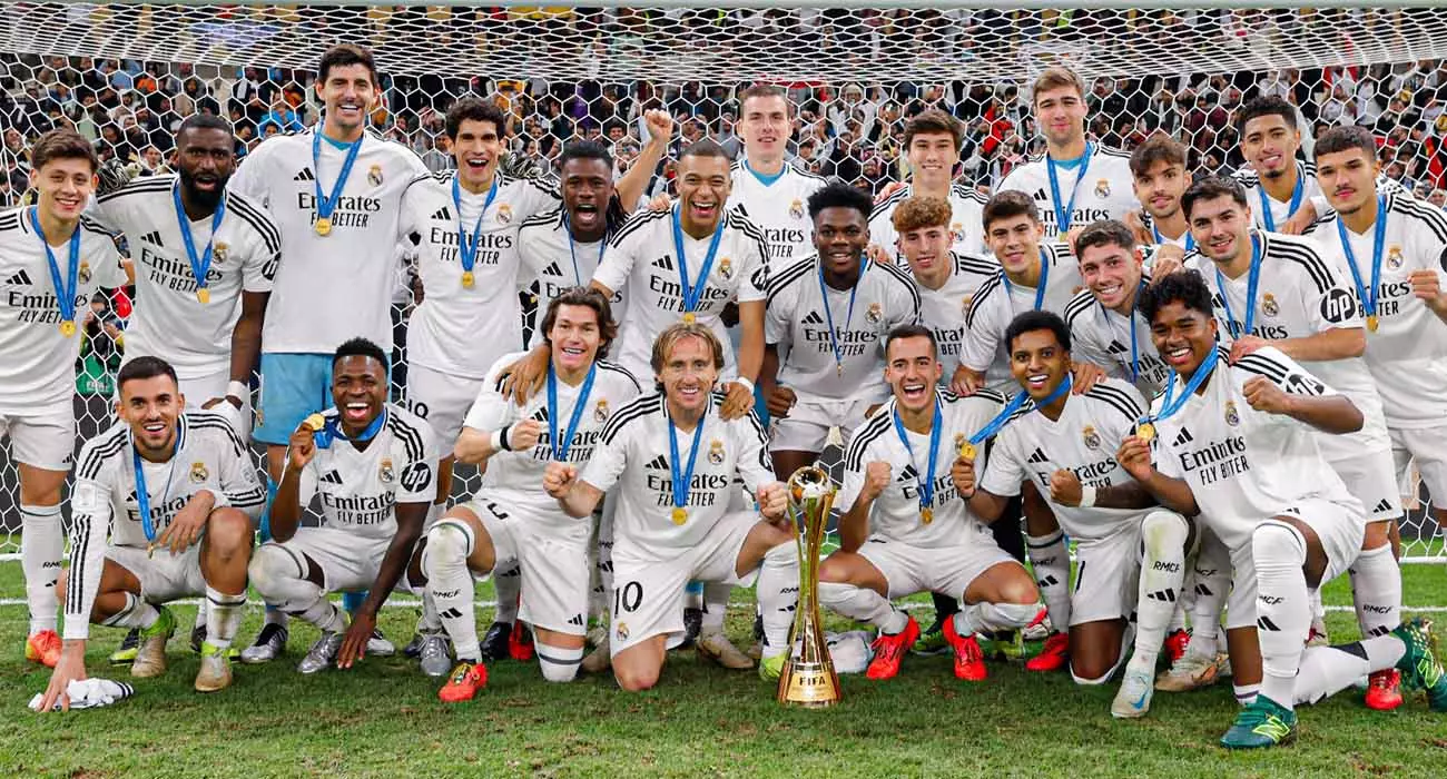 First Intercontinental Cup; Real Madrid kiss the crown