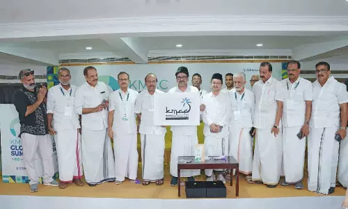 കെഎംസിസിക്ക് ഇനി പുതിയ ലോഗോ; സാദിഖലി തങ്ങൾ പ്രകാശനം ചെയ്തു