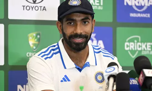 എന്‍റെ ബാറ്റിങ് ശേഷി അറിയണോ, ഗൂഗിള്‍ ചെയ്ത് നോക്ക്; മാധ്യമപ്രവര്‍ത്തകന് ബുംറയുടെ വായടപ്പന്‍ മറുപടി