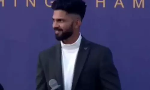 മൈക്ക് ഓഫ് ആക്കിയത് ആർ.സി.ബിക്കാരനാണോ; ബംഗളൂരുവിൽ വച്ച് ഗെയ്ക്വാദിന്റെ ട്രോൾ മൈക്ക് ഓഫ് ആക്കിയത് ആർ.സി.ബിക്കാരനാണോ; ബംഗളൂരുവിൽ വച്ച് ഗെയ്ക്വാദിന്റെ ട്രോൾ