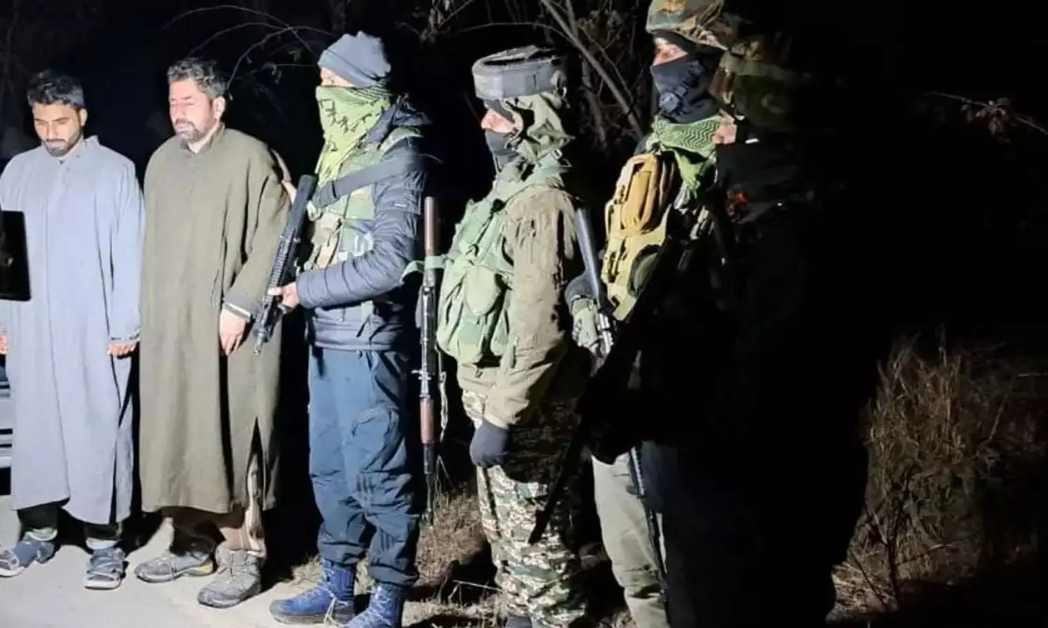 ജമ്മു കശ്മീരിൽ രണ്ട് ഭീകരർ പിടിയിൽ; തോക്കും വെടിയുണ്ടകളും കണ്ടെടുത്തു ജമ്മു കശ്മീരിൽ രണ്ട് ഭീകരർ പിടിയിൽ; തോക്കും വെടിയുണ്ടകളും കണ്ടെടുത്തു