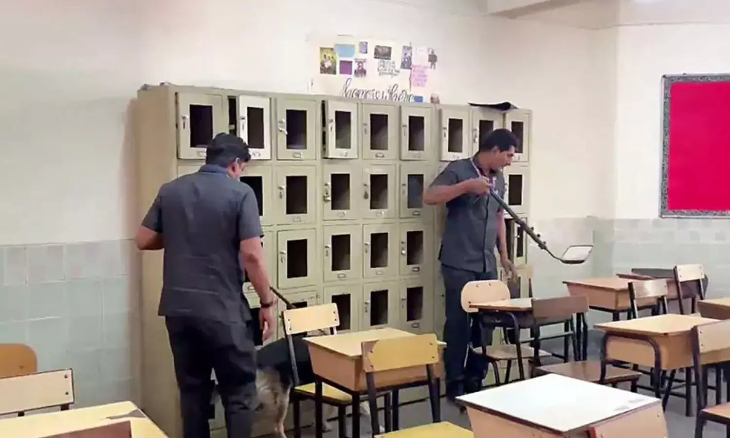 ഡൽഹി സ്കൂളുകളിലെ ബോംബ് ഭീഷണി: പിന്നിൽ വിദ്യാർഥികൾ, ലക്ഷ്യം പരീക്ഷ മാറ്റിവെക്കൽ ഡൽഹി സ്കൂളുകളിലെ ബോംബ് ഭീഷണി: പിന്നിൽ വിദ്യാർഥികൾ, ലക്ഷ്യം പരീക്ഷ മാറ്റിവെക്കൽ