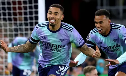 അഞ്ചടിയില് ക്രിസ്റ്റല് പാലസ് പൊളിച്ച് ഗണ്ണേഴ്സ്; പ്രീമിയര് ലീഗില് കിരീടപ്പോര് മുറുകുന്നു അഞ്ചടിയില് ക്രിസ്റ്റല് പാലസ് പൊളിച്ച് ഗണ്ണേഴ്സ്; പ്രീമിയര് ലീഗില് കിരീടപ്പോര് മുറുകുന്നു