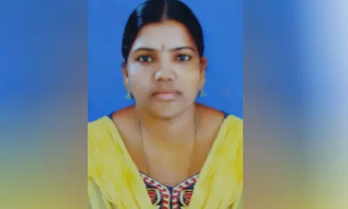 കൊല്ലത്ത് വള്ളം മറിഞ്ഞ് സ്ത്രീ മരിച്ചു; അപകടം കുടിവെള്ളം ശേഖരിക്കാൻ പോകവെ