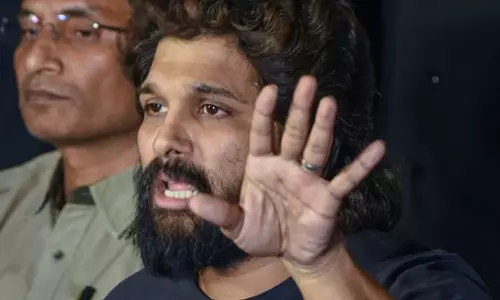 അല്ലു അർജുന്റെ വീടിന് നേരെ ആക്രമണം; കല്ലേറ്, ജനൽചില്ലുകൾ അടിച്ചുതകർത്തു