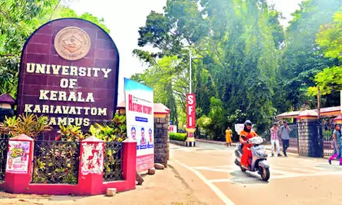 ഗസ്റ്റ് അധ്യാപക നിയമന തർക്കം; കേരള സിൻഡിക്കേറ്റ് യോഗത്തിൽ ബഹളം ഗസ്റ്റ് അധ്യാപക നിയമന തർക്കം; കേരള സിൻഡിക്കേറ്റ് യോഗത്തിൽ ബഹളം