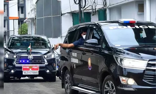 തിരുവനന്തപുരത്ത് മുഖ്യമന്ത്രിയുടെ വാഹനവ്യൂഹം അപകടത്തിൽപ്പെട്ടു