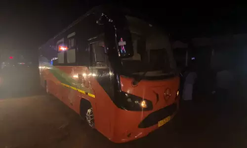 വടകരയിൽ നിർത്തിയിട്ട കാരവാനിൽ കണ്ടെത്തിയ മൃതദേഹങ്ങൾ തിരിച്ചറിഞ്ഞു; എസിയുടെ ഗ്യാസ് ലീക്കായത്   മരണകാരണമെന്ന് പ്രാഥമിക നിഗമനം