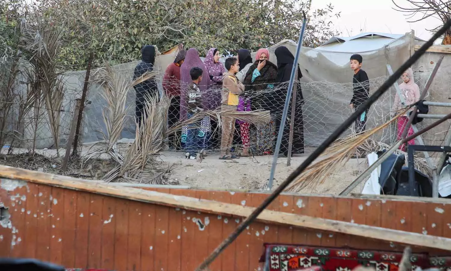 ഗസ്സയിൽ കനത്ത ആക്രമണം തുടർന്ന് ഇസ്രായേൽ; ബെയ്ത് ലാഹിയയിലെ ആശുപത്രിയിലും  അൽമവാസി അഭയാർഥി ക്യാമ്പിലും ആക്രമണം