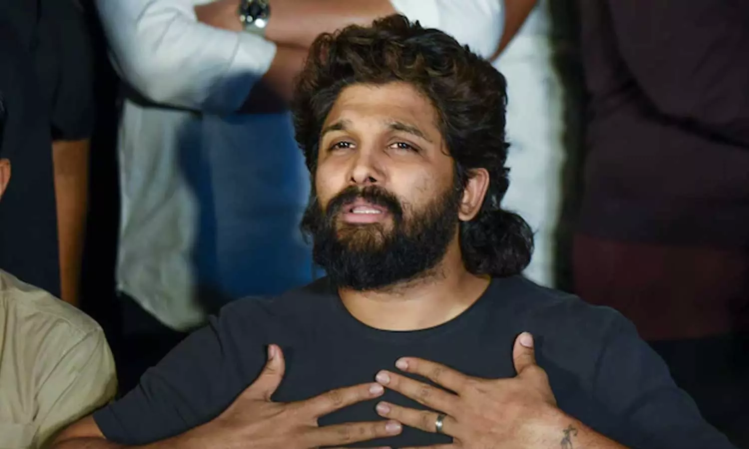 അല്ലു അർജുനെതിരെ പുതിയ കേസ്; പുഷ്പ 2 ലെ ദൃശ്യങ്ങൾ പൊലീസിനെ അവഹേളിക്കുന്നുവെന്ന് കോൺഗ്രസ് നേതാവ്