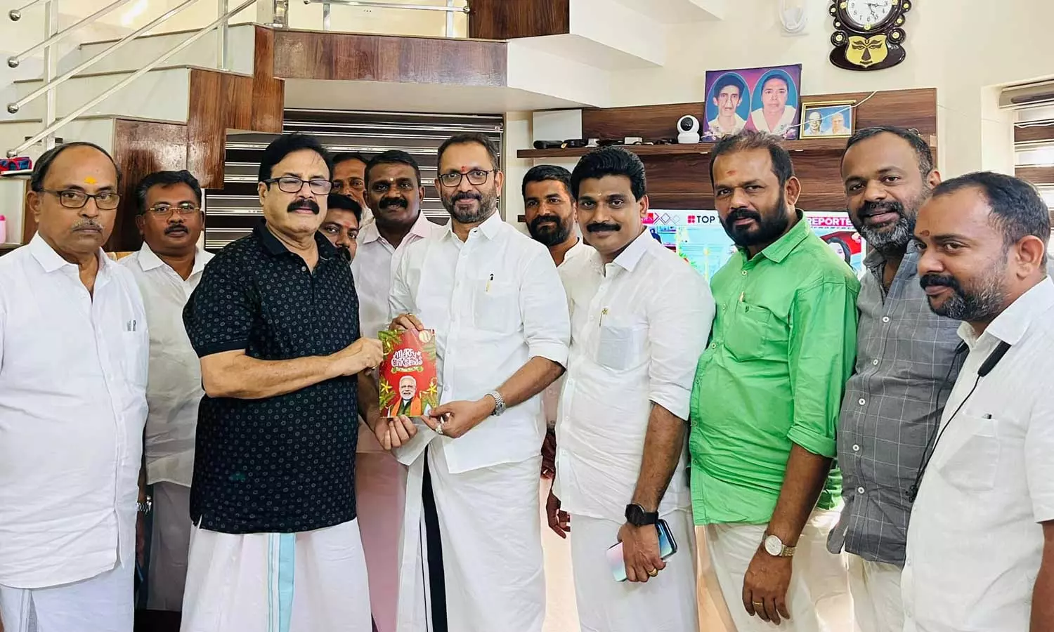 ‘ബിജെപിയുടെ രാഷ്ട്രീയം സിപിഎമ്മിന് മനസ്സിലാകില്ല’; കെ. സുരേന്ദ്രനുമായി തൃശൂർ മേയർ കൂടിക്കാഴ്ച നടത്തിയതിനെ വിമർശിച്ച് കോൺഗ്രസ് ‘ബിജെപിയുടെ രാഷ്ട്രീയം സിപിഎമ്മിന് മനസ്സിലാകില്ല’; കെ. സുരേന്ദ്രനുമായി തൃശൂർ മേയർ കൂടിക്കാഴ്ച നടത്തിയതിനെ വിമർശിച്ച് കോൺഗ്രസ്