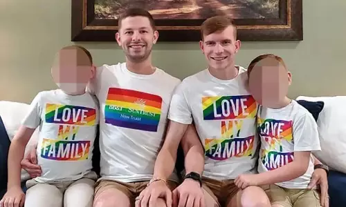 ദത്തുപുത്രന്മാരെ ലൈംഗികമായി ദുരുപയോഗം ചെയ്തു; ഗേ ദമ്പതികൾക്ക് 100 വർഷം തടവ്