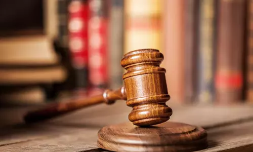 ജീവനക്കാരിയോട് മോശമായി പെരുമാറി: കോഴിക്കോട് അഡീഷണൽ ജില്ലാ ജഡ്ജിന് സസ്‌പെൻഷൻ