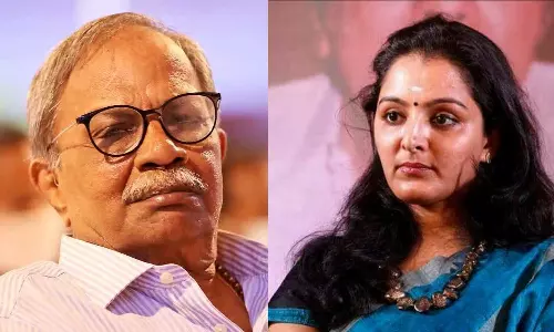 ‘ആ എഴുത്തോല നൽകുമ്പോൾ അന്ന് ഞാന്‍ ആ വിരലുകളിലേക്കാണ് നോക്കിയത്’; മഞ്ജു വാര്യർ