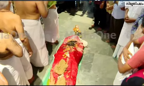 കാലം സാക്ഷി; എം.ടിക്ക് വിടചൊല്ലി നാട്