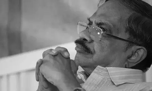 നിളയിലലിഞ്ഞ് എം.ടി; ചിതാഭസ്മം ഭാരതപ്പുഴയിൽ ഒഴുക്കി