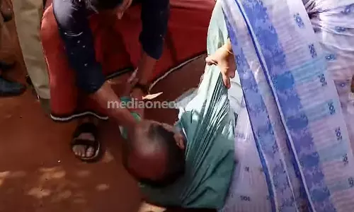 ലോറി തടഞ്ഞ് നാട്ടുകാർ; കോഴിക്കോട് ചേളന്നൂരിൽ മണ്ണെടുപ്പിൽ പ്രതിഷേധം