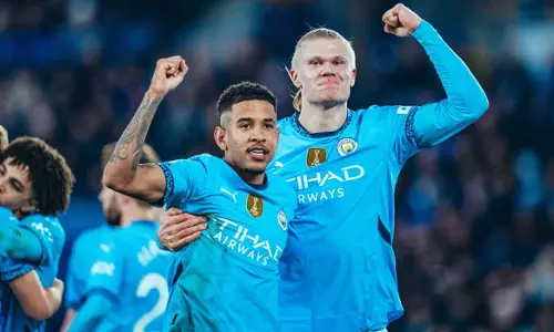 City return to winning ways in Premier League; Wolves beat Tottenham