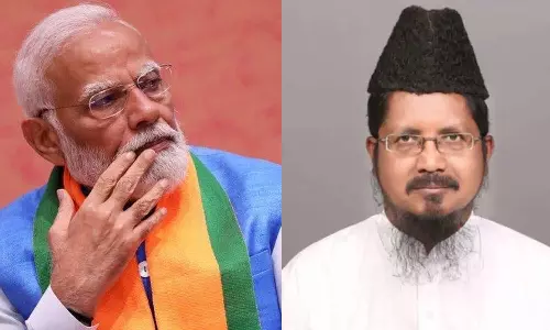 Maulana Shahabuddin Razvi, who created controversy with his New Years celebration fatwa, supports PM Narendra Modi and UP Chief Minister Yogi Adityanath; calling for Akhand Bharat Maulana Shahabuddin Razvi, who created controversy with his New Years celebration fatwa, supports PM Narendra Modi and UP Chief Minister Yogi Adityanath; calling for Akhand Bharat