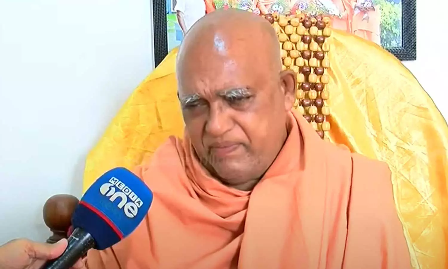 ക്ഷേത്രത്തിൽ പ്രവേശിക്കുമ്പോൾ മേൽവസ്ത്രം പാടില്ലെന്ന ആചാരം മാറ്റണം; നിലപാടിൽ ഉറച്ച് ശിവഗിരിമഠം ക്ഷേത്രത്തിൽ പ്രവേശിക്കുമ്പോൾ മേൽവസ്ത്രം പാടില്ലെന്ന ആചാരം മാറ്റണം; നിലപാടിൽ ഉറച്ച് ശിവഗിരിമഠം