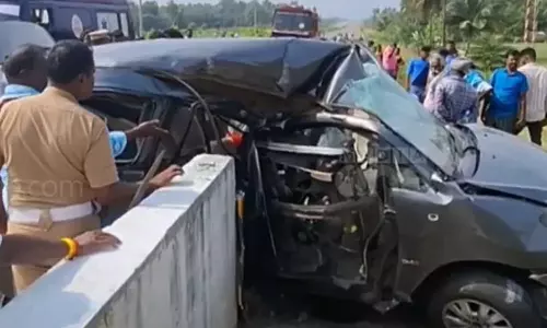 തമിഴ്നാട് ദിണ്ഡിഗലിൽ വാഹനാപകടം; രണ്ട് മലയാളികൾക്ക് ദാരുണാന്ത്യം തമിഴ്നാട് ദിണ്ഡിഗലിൽ വാഹനാപകടം; രണ്ട് മലയാളികൾക്ക് ദാരുണാന്ത്യം