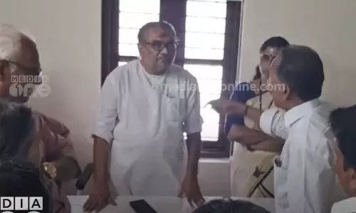 ബിജെപി സംഘടനാ തെരത്തെടുപ്പ്: ചർച്ചക്ക് എത്തിയ നേതാക്കളെ തടഞ്ഞുവെച്ചു