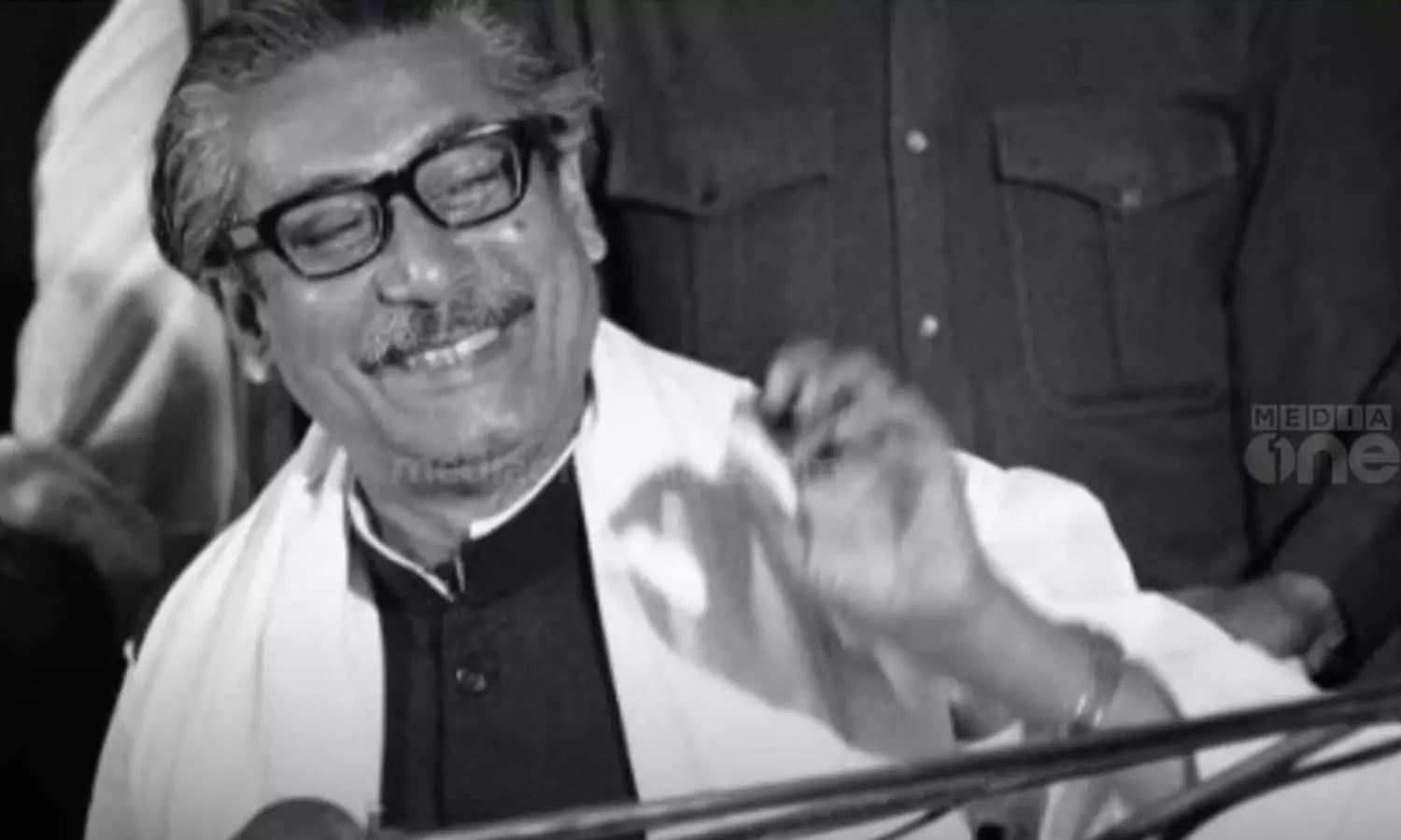 ചരിത്രം തിരുത്തി ബംഗ്ലാദേശ് സർക്കാർ; ശൈഖ് മുജീബുർ റഹ്മാനെ രാഷ്ട്രപിതാവ് പദവിയിൽ നിന്നും മാറ്റി ചരിത്രം തിരുത്തി ബംഗ്ലാദേശ് സർക്കാർ; ശൈഖ് മുജീബുർ റഹ്മാനെ രാഷ്ട്രപിതാവ് പദവിയിൽ നിന്നും മാറ്റി