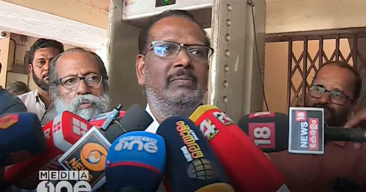 പ്രതികൾ കമ്മ്യൂണിസ്റ്റുകാർ, പാർട്ടി പിന്തുണയുണ്ട്: പെരിയ ഇരട്ടക്കൊലപാതക കേസിലെ പ്രതികളെ സന്ദർശിച്ച് സി എൻ മോഹനൻ പ്രതികൾ കമ്മ്യൂണിസ്റ്റുകാർ, പാർട്ടി പിന്തുണയുണ്ട്: പെരിയ ഇരട്ടക്കൊലപാതക കേസിലെ പ്രതികളെ സന്ദർശിച്ച് സി എൻ മോഹനൻ