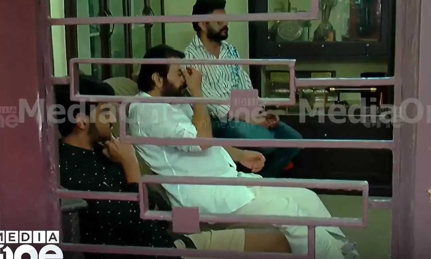 മറക്കാത്തതു കൊണ്ടല്ലേ വന്നത്, മറക്കാൻ പറ്റാത്തതുകൊണ്ട്; എം.ടിയുടെ വസതിയിൽ കണ്ണീരണിഞ്ഞ് മമ്മൂട്ടി മറക്കാത്തതു കൊണ്ടല്ലേ വന്നത്, മറക്കാൻ പറ്റാത്തതുകൊണ്ട്; എം.ടിയുടെ വസതിയിൽ കണ്ണീരണിഞ്ഞ് മമ്മൂട്ടി