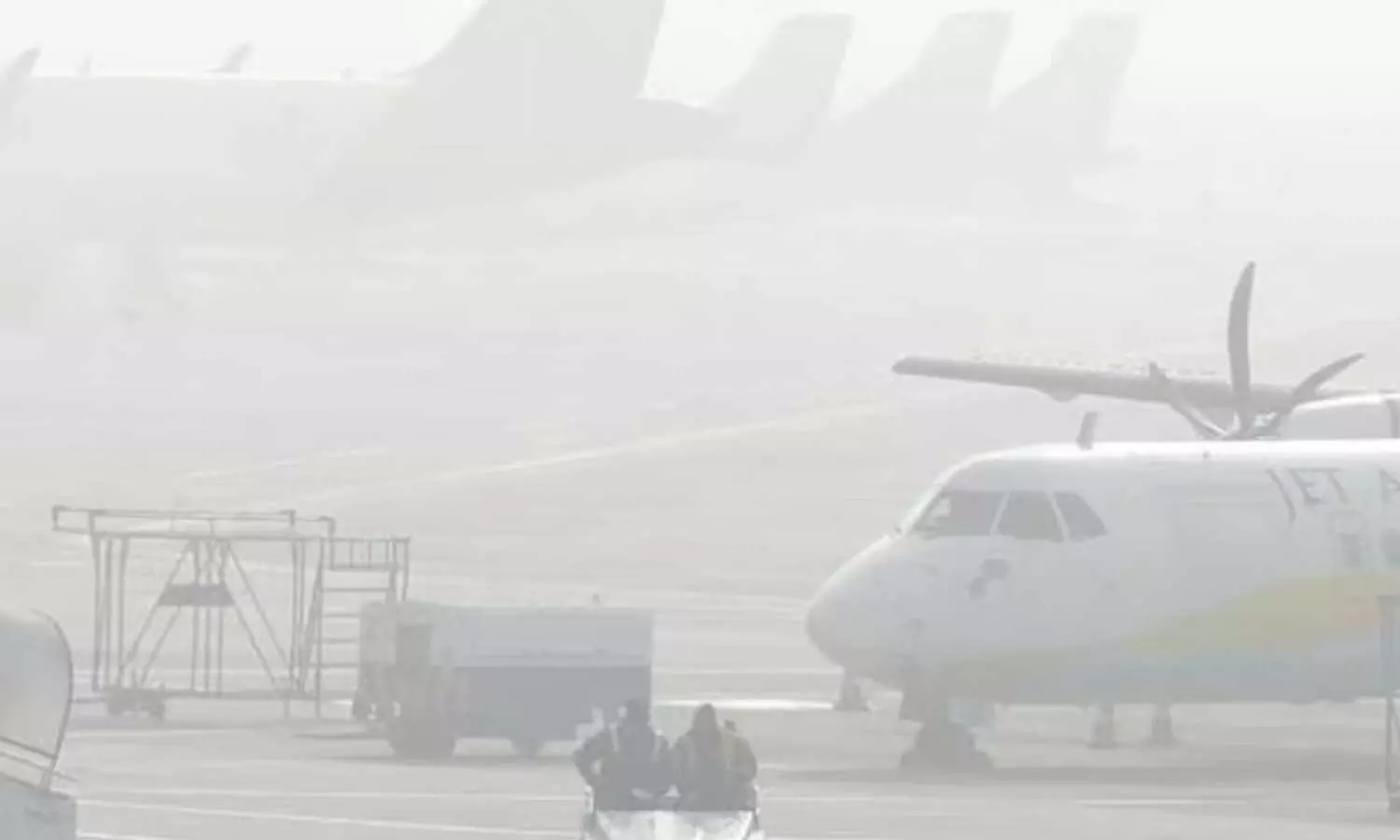 കനത്ത മൂടൽ മഞ്ഞ്: നൂറിലധികം വിമാനങ്ങൾ വൈകുമെന്ന് ഡൽഹി വിമാനത്താവള അധികൃതർ