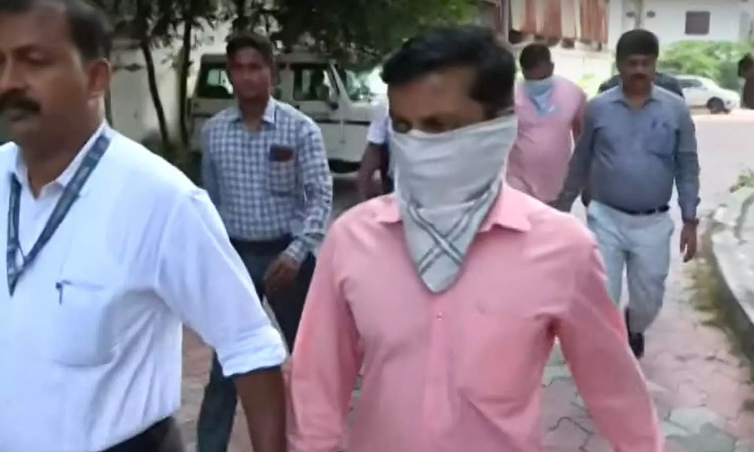 കൊല്ലം അഞ്ചലിൽ യുവതിയെയും ഇരട്ടക്കുട്ടികളെയും കൊലപ്പെടുത്തിയ കേസ്; 19 വർഷങ്ങൾക്ക് ശേഷം പ്രതികൾ അറസ്റ്റിൽ കൊല്ലം അഞ്ചലിൽ യുവതിയെയും ഇരട്ടക്കുട്ടികളെയും കൊലപ്പെടുത്തിയ കേസ്; 19 വർഷങ്ങൾക്ക് ശേഷം പ്രതികൾ അറസ്റ്റിൽ