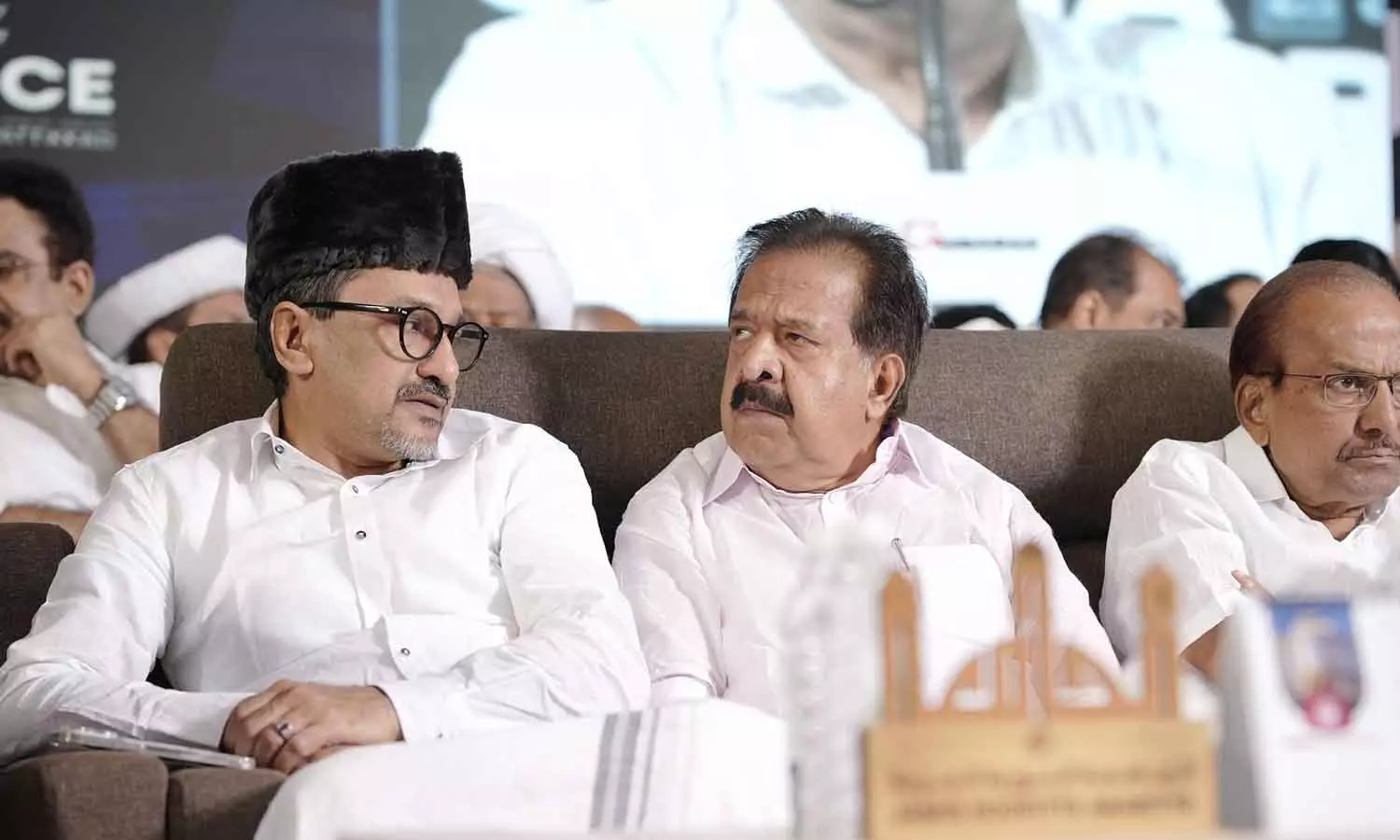 ‘സമകാലിക രാഷ്ട്രീയ കാലാവസ്ഥ വരച്ചുകാട്ടുന്ന പ്രസംഗം’; ചെന്നിത്തലയെ പുകഴ്ത്തി സാദിഖലി തങ്ങൾ ‘സമകാലിക രാഷ്ട്രീയ കാലാവസ്ഥ വരച്ചുകാട്ടുന്ന പ്രസംഗം’; ചെന്നിത്തലയെ പുകഴ്ത്തി സാദിഖലി തങ്ങൾ