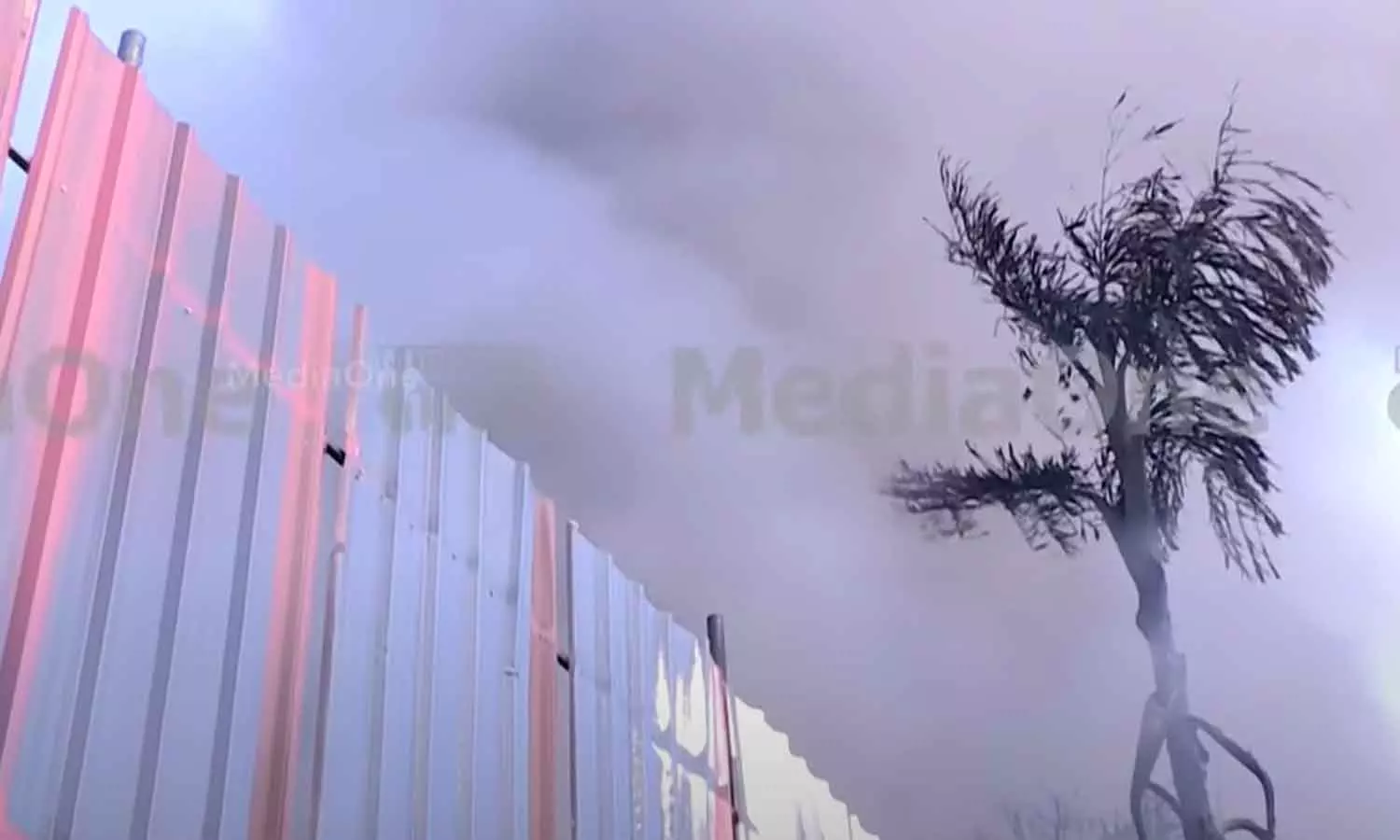 കാക്കനാട് വാഴക്കാലയിലെ ആക്രി ഗോഡൗണിൽ വൻ തീപിടിത്തം