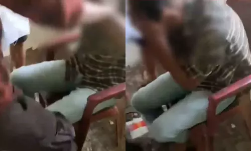 മോശമായി പെരുമാറിയെന്ന് ആരോപിച്ച്  കോഴിക്കോട് മുക്കത്ത് മാനസിക വൈകല്യമുള്ള യുവാവിന് ആൾക്കൂട്ട മർദനം