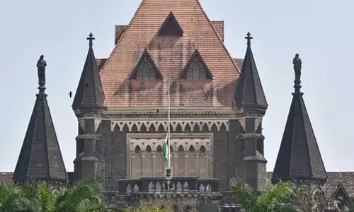 ഒരുതവണ മാത്രം പെണ്കുട്ടിയെ പിന്തുടരുന്നത് സ്റ്റോക്കിങ് ആയി കണക്കാക്കാനാകില്ല; ബോംബെ ഹൈക്കോടതി ഒരുതവണ മാത്രം പെണ്കുട്ടിയെ പിന്തുടരുന്നത് സ്റ്റോക്കിങ് ആയി കണക്കാക്കാനാകില്ല; ബോംബെ ഹൈക്കോടതി