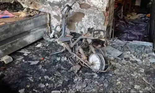 മധ്യപ്രദേശിൽ ചാർജ് ചെയ്യുന്നതിനിടെ ഇ-സ്‌കൂട്ടറിന് തീപിടിച്ച് 11കാരിക്ക് ദാരുണാന്ത്യം; രണ്ടുപേർക്ക് പരിക്ക്‌