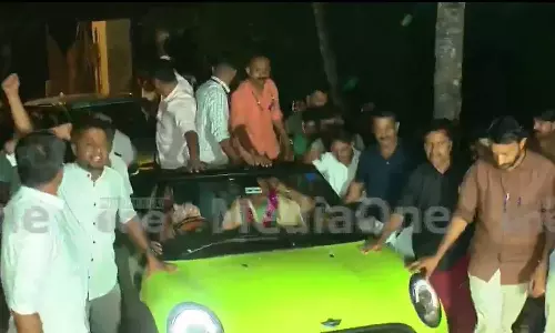 ജയിൽമോചിതനായ പി.വി അൻവർ എംഎൽഎ ഒതായിയിലെ വീട്ടിലെത്തി