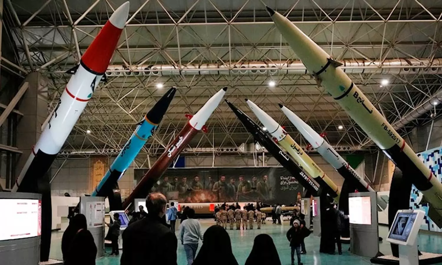 വമ്പൻ മിസൈൽ സന്നാഹങ്ങളുമായി ഭൂഗർഭ നഗരങ്ങൾ നിർമിച്ച് ഇറാൻ; യുദ്ധപ്രഖ്യാപനത്തിന് കാത്തിരിക്കുകയാണെന്ന് വിപ്ലവ ഗാര്ഡ് വമ്പൻ മിസൈൽ സന്നാഹങ്ങളുമായി ഭൂഗർഭ നഗരങ്ങൾ നിർമിച്ച് ഇറാൻ; യുദ്ധപ്രഖ്യാപനത്തിന് കാത്തിരിക്കുകയാണെന്ന് വിപ്ലവ ഗാര്ഡ്