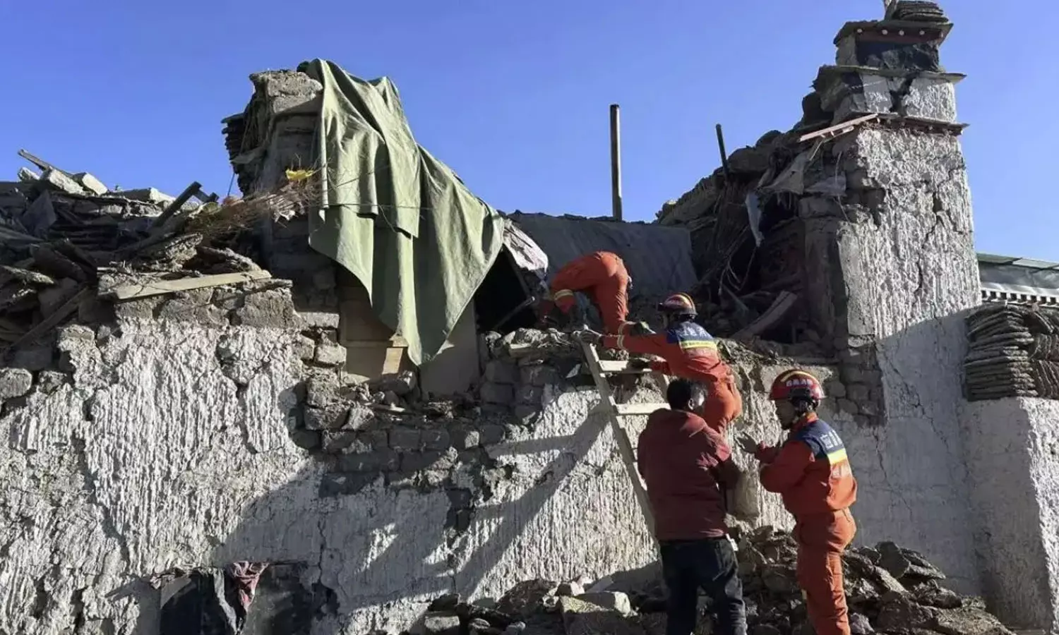 ദുരന്തഭൂമിയായി നേപ്പാൾ; ഭൂചലനത്തിൽ 95 മരണം ദുരന്തഭൂമിയായി നേപ്പാൾ; ഭൂചലനത്തിൽ 95 മരണം