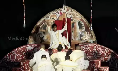 സംസ്ഥാന സ്‌കൂൾ കലോത്സവം: സ്വർണക്കപ്പിനായി ഇഞ്ചോടിഞ്ച് പോരാട്ടം; കണ്ണൂർ മുന്നിൽ, തൊട്ടുപിന്നിൽ തൃശൂരും കോഴിക്കോടും