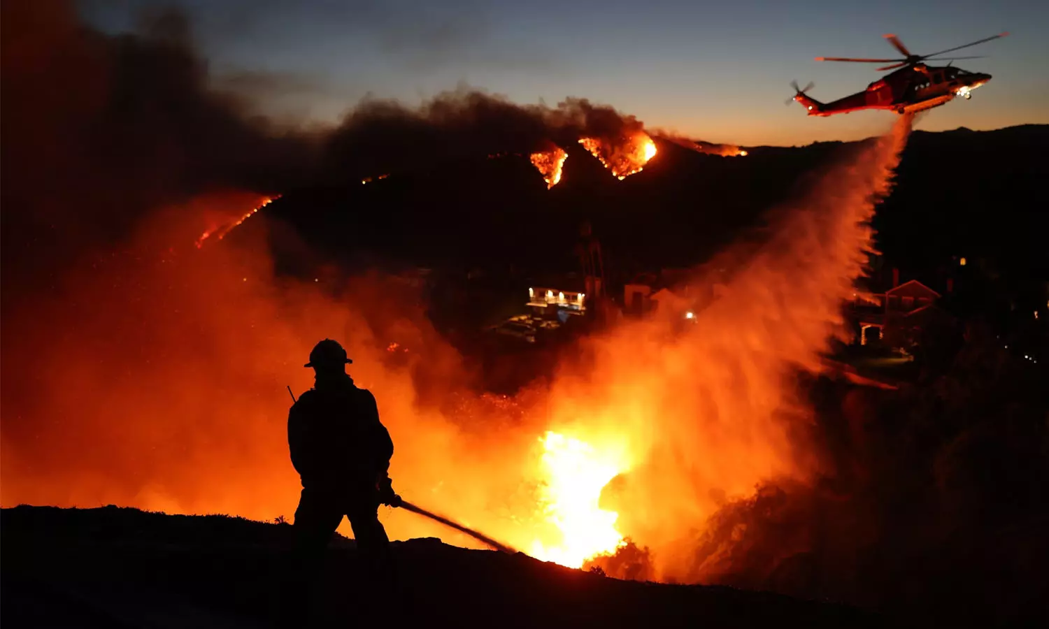 ലൊസാഞ്ചൽസിനെ വിഴുങ്ങി കാട്ടുതീ;  ബൈഡൻ ഭരണകൂടത്തെ വിമർശിച്ച് ട്രംപ്