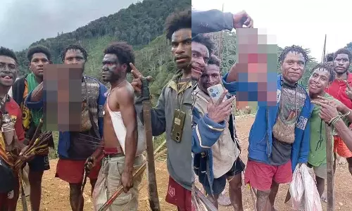 വെട്ടിയെടുത്ത കാൽപാദം കയ്യിൽ പിടിച്ച് നരഭോജികളുടെ സെൽഫി;   ഭയം വിതച്ച് പാപുവ ന്യൂ ഗിനിയിലെ ചിത്രങ്ങൾ