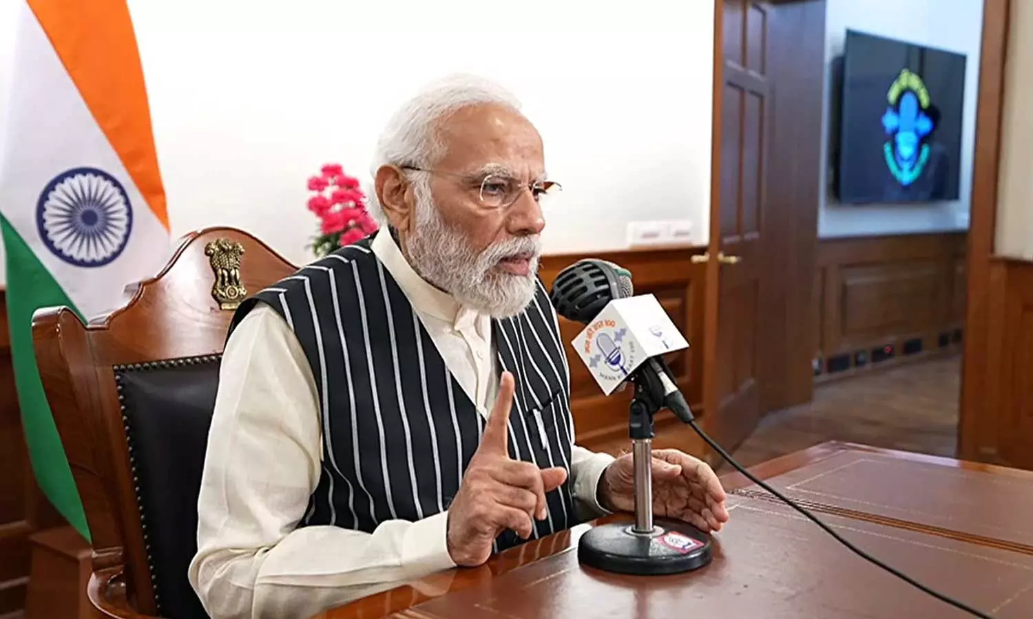 എല്ലാ വകുപ്പ് മേധാവികളും മോദിയുടെ മൻ കി ബാത്ത് നിർബന്ധമായി കേൾക്കണം; സർക്കുലറുമായി ഗോവ സർക്കാർ എല്ലാ വകുപ്പ് മേധാവികളും മോദിയുടെ മൻ കി ബാത്ത് നിർബന്ധമായി കേൾക്കണം; സർക്കുലറുമായി ഗോവ സർക്കാർ