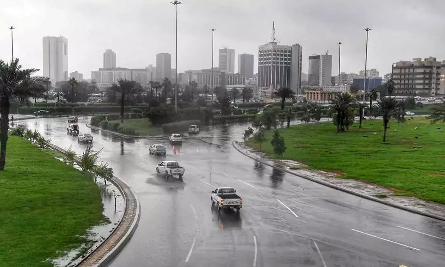 സൗദിയിൽ മഴ തുടരും; വിവിധ ഇടങ്ങളിൽ നാളെയും റെഡ് അലർട്ട്‌