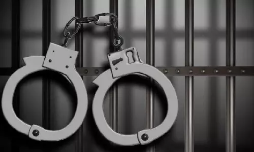 വൈദികനെ ഹണിട്രാപ്പിൽ കുടുക്കി 40 ലക്ഷം രൂപ തട്ടി; യുവതിയും ആൺ സുഹൃത്തും അറസ്റ്റിൽ