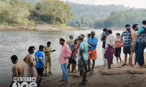തൃശൂർ പീച്ചി ഡാമിന്റെ റിസർവോയറിൽ 4 പെൺകുട്ടികൾ വീണു; രക്ഷിച്ച് നാട്ടുകാർ