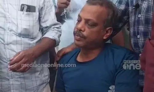 കോഴിക്കോട് കൈക്കൂലി വാങ്ങുന്നതിനിടെ റവന്യു വകുപ്പ് ഉദ്യോഗസ്ഥൻ പിടിയിൽ