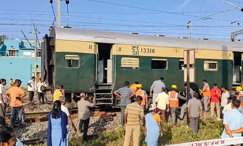 തമിഴ്നാട്ടിൽ പാസഞ്ചർ ട്രെയിൻ പാളം തെറ്റി; ഒഴിവായത് വൻ ദുരന്തം തമിഴ്നാട്ടിൽ പാസഞ്ചർ ട്രെയിൻ പാളം തെറ്റി; ഒഴിവായത് വൻ ദുരന്തം